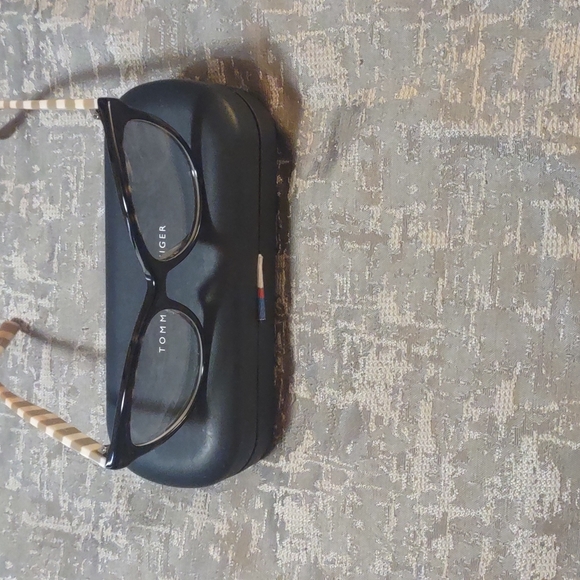 Tommy Hilfiger cosmetic glasses - Picture 3 of 4
